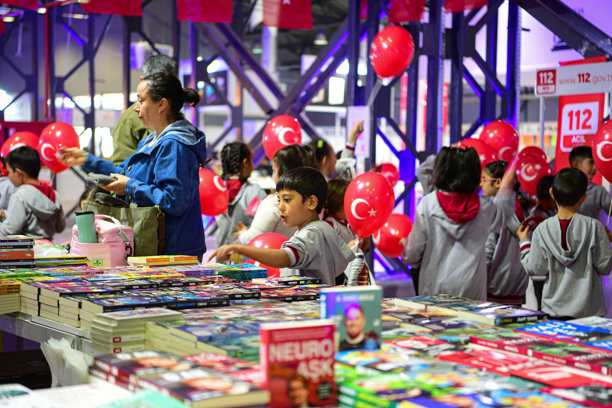 10.  Malatya Anadolu Kitap Fuarı devam ediyor.