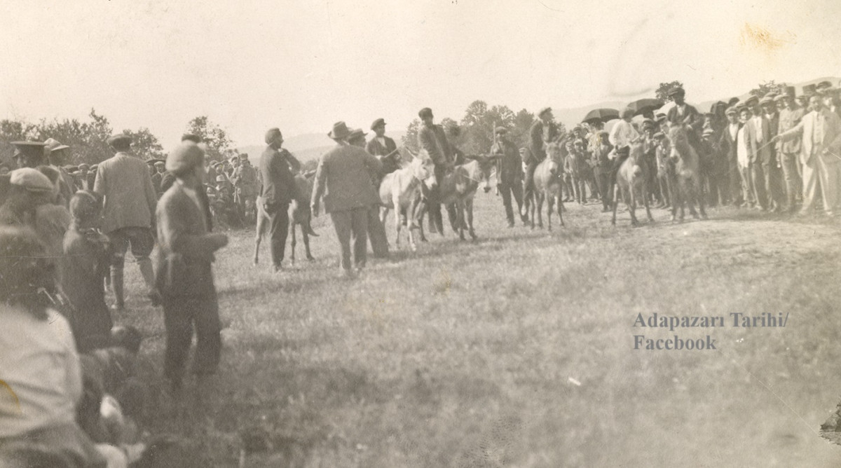 1930 Yılında Eşek Yarışması Düzenlenmiş