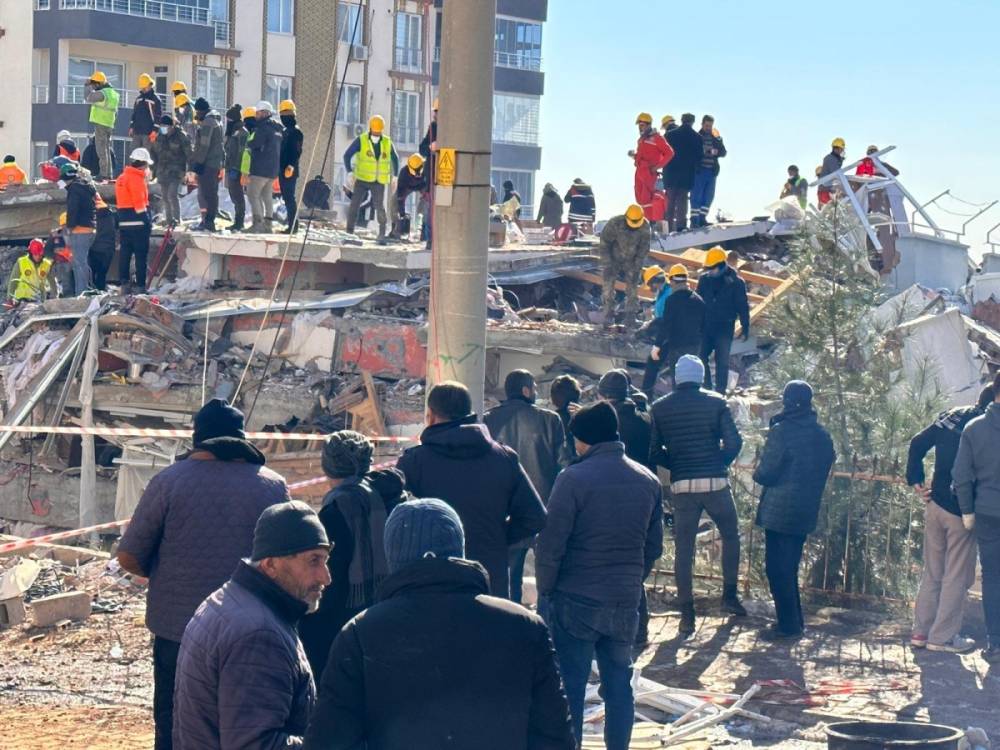 Besni Üzümkent'te ölen 83 kişi için adalet arayışı: Aileler adliye önünde  - Videolu Haber