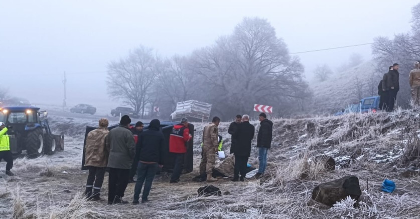 Arguvan'da Otomobil Şarampole Yuvarlandı