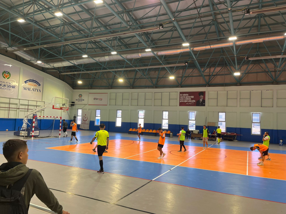 Battalgazi’de 29 Ekim’e Özel Futsal Turnuvası Başladı