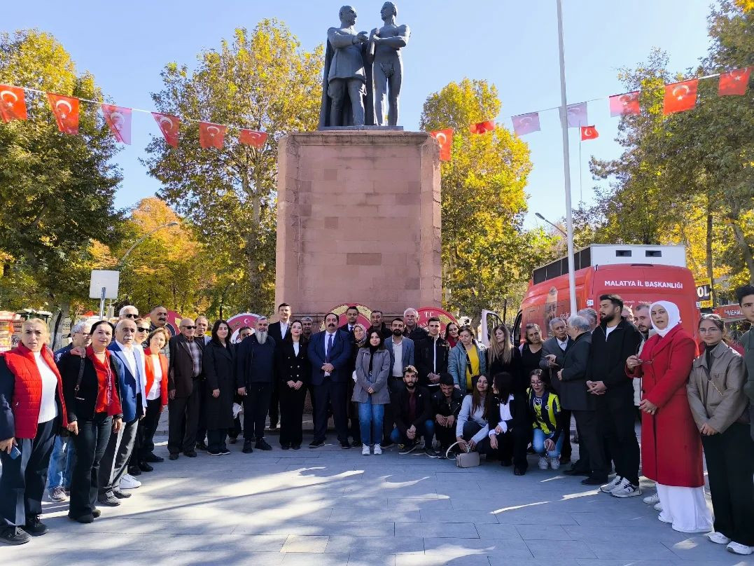 CHP Cumhuriyeti Coşkuyla Kutladı