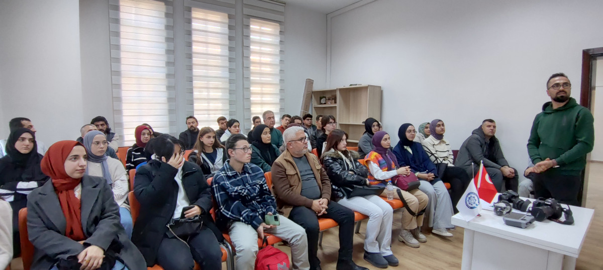 Geçmişten Günümüze Fotoğraf Makineleri Anlatıldı