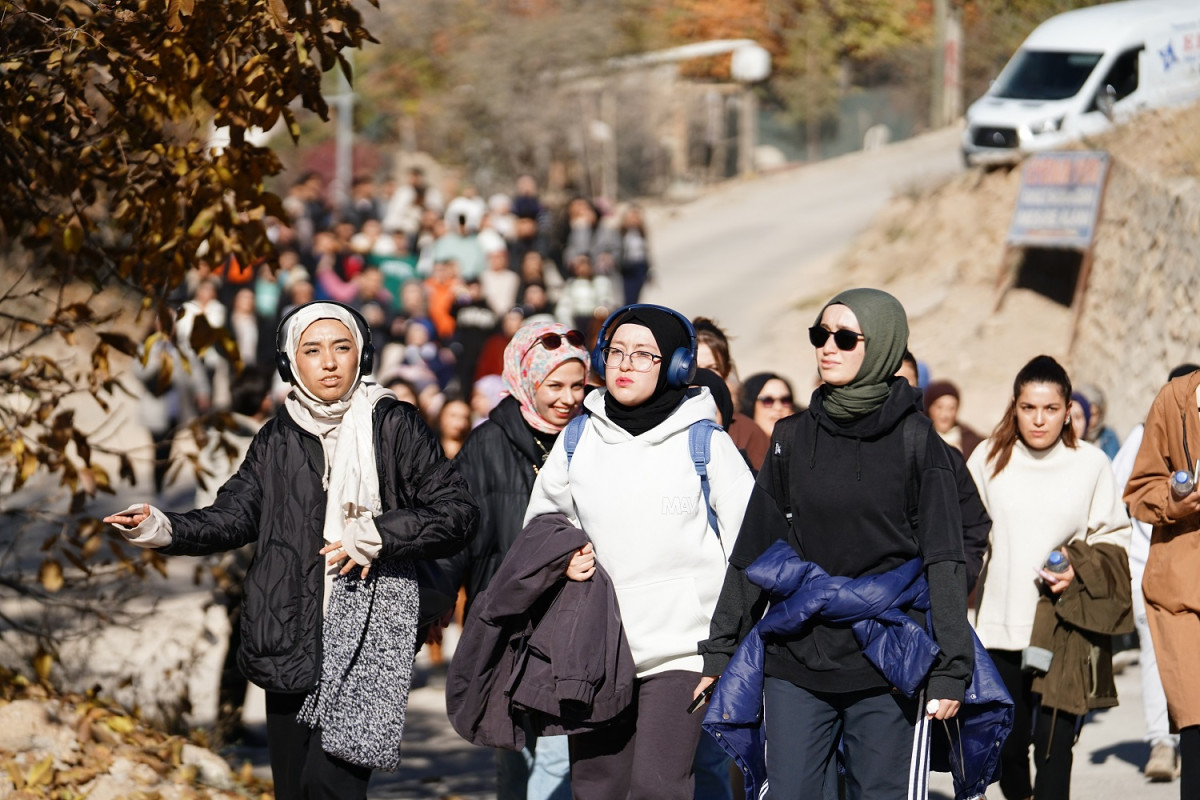 GENÇLER HORATA’DA DOĞA YÜRÜYÜŞÜ YAPTI 