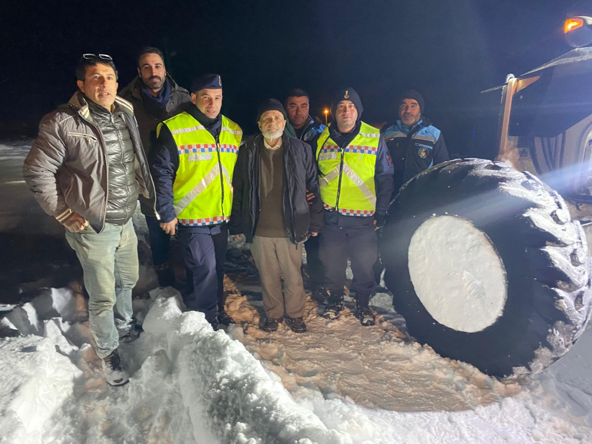 Haber Alınamayan Yaşlı Şahısa Belediye Ekipleri Ulaştı