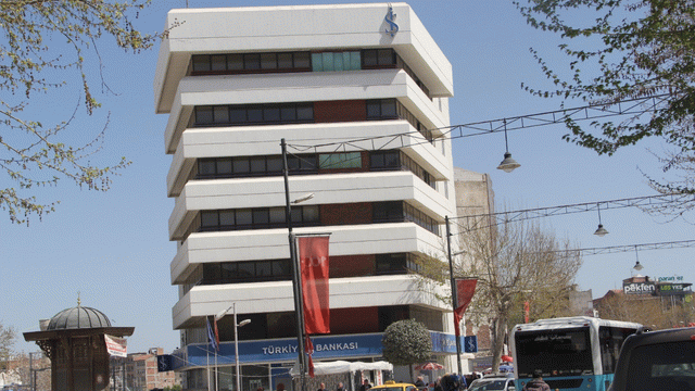 Malatya İş Bankası Binası da Yıklılıyor