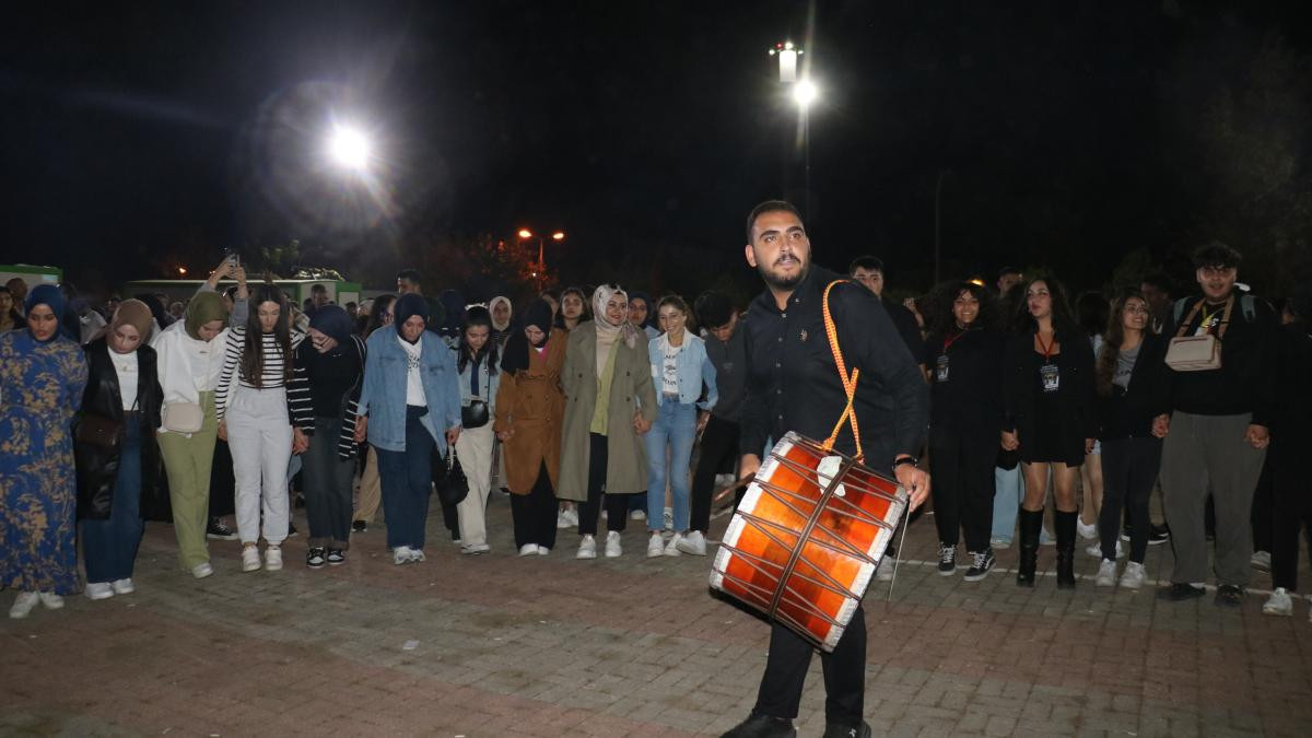 Öğrenciler Türk Halk Müziği Konserinde Eğlendi