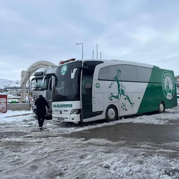 Sivasgücü Belediyespor Hekimhan'da Mahsur Kaldı