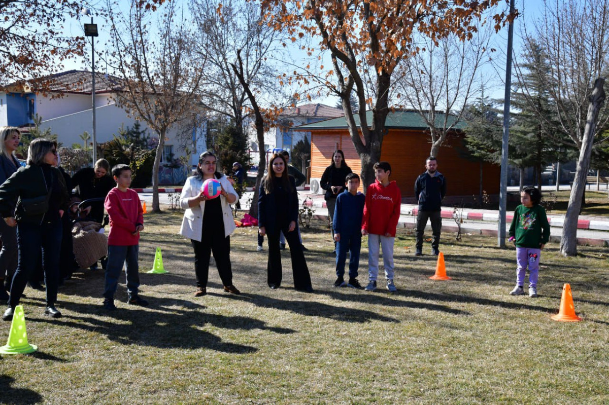 Vali Eşi Selda Yavuz MİAD Sevgi Evlerini Ziyaret Etti